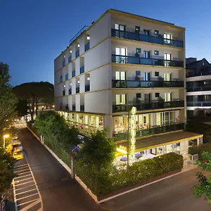 Carlton Hotel